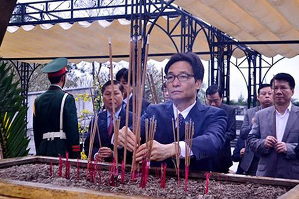 Phó Thủ tướng Vũ Đức Đam thăm các y bác sĩ tại huyện miền núi tỉnh Quảng Trị - Hình 2