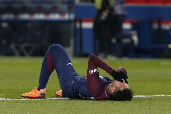 Chấn thương mắt cá chân, Neymar có nguy cơ lỡ trận lượt về vòng 1/8 Champions League - Hình 1