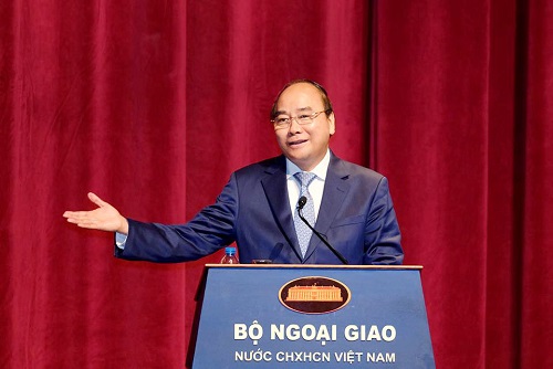 Thủ tướng Nguyễn Xuân Phúc: Cán bộ ngoại giao phải “vừa hồng, vừa chuyên” - Hình 1