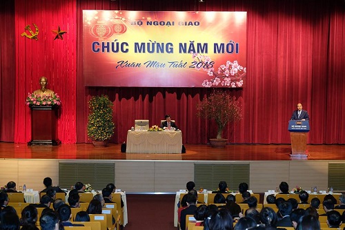 Thủ tướng Nguyễn Xuân Phúc: Cán bộ ngoại giao phải “vừa hồng, vừa chuyên” - Hình 3