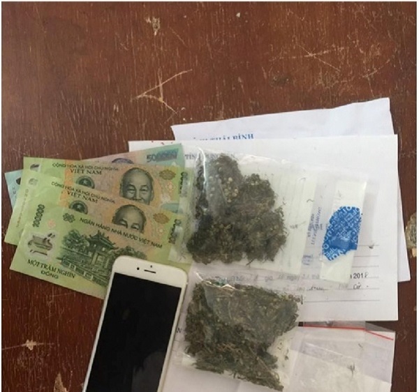 Hưng Yên: Bắt nam sinh lớp 10 mua bán cần sa