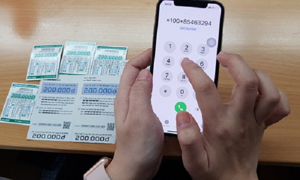 Nhà mạng ồ ạt khuyến mại nạp thẻ khủng trước giờ "giới nghiêm"