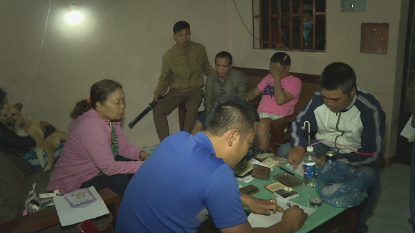 Đắk Lắk: Bắt quả tang nhóm thanh niên buôn bán ma túy trong phòng trọ