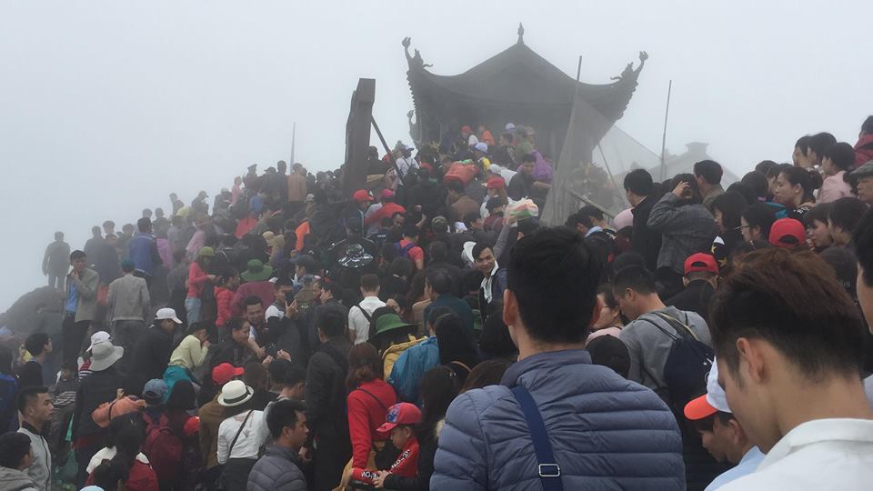 Quảng Ninh: Nhiều ý kiến trái chiều trong 2 tháng thu phí tham quan Yên Tử