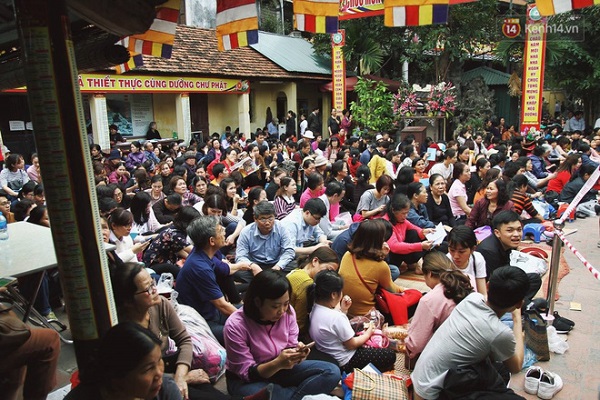 Hà Nội: Hàng vạn người đứng chen chân tại Lễ cầu an ở chùa Phúc Khánh - Hình 2