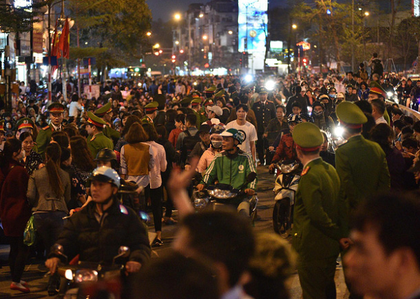 Hà Nội: Hàng vạn người đứng chen chân tại Lễ cầu an ở chùa Phúc Khánh