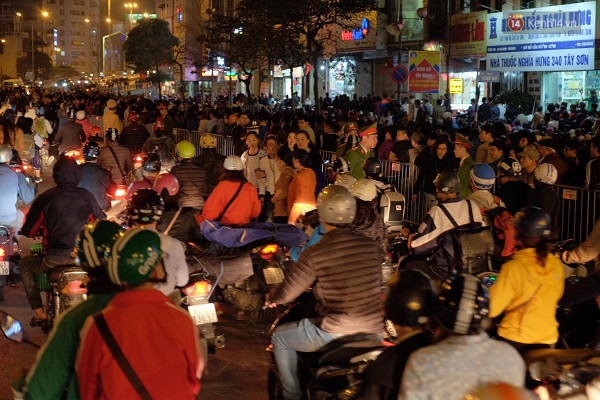 Hà Nội: Hàng vạn người đứng chen chân tại Lễ cầu an ở chùa Phúc Khánh - Hình 5