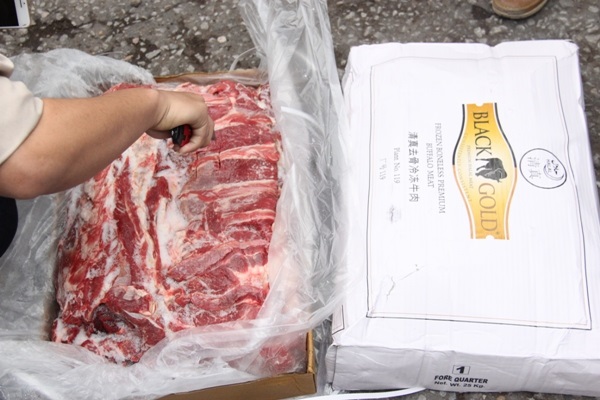 Gắn mác ngoại gần 200 tấn thịt trâu tuồn về Việt Nam - Hình 1