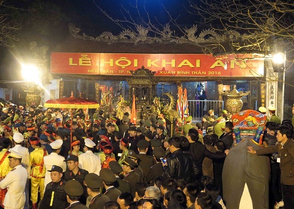 Không để xảy ra những hình ảnh phản cảm tại lễ hội đền Trần