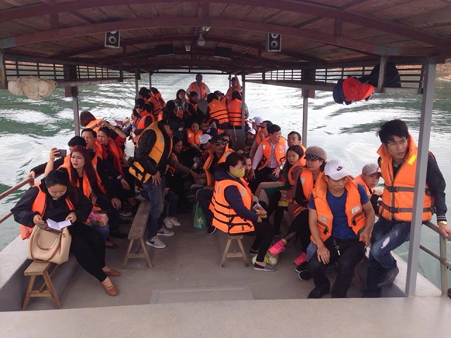 Phí trông giữ chùa Lôi Âm (Đại Yên, Hạ Long): Giá một đằng, thu một nẻo?