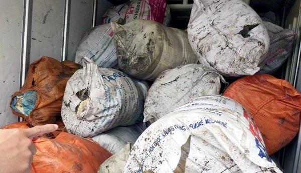 Hà Tĩnh: Phát hiện xe ô tô tải vận chuyển 975 kg mỡ bẩn đang trên đường đi tiêu thụ - Hình 1