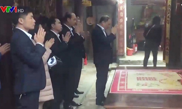 Danh tính cán bộ Kho bạc Nhà nước thành phố Nam Định đi lễ trong giờ hành chính