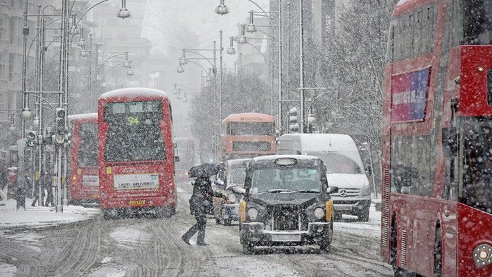 Kinh tế Anh thiệt hại 1,4 tỷ USD một ngày vì siêu bão tuyết - Hình 1