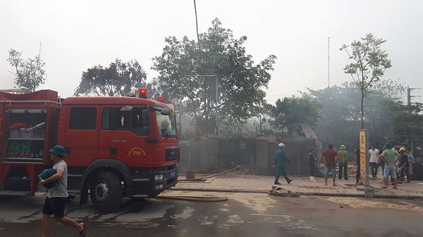 Hà Nội: Cháy lớn ở làng nghề Triều Khúc - Hình 3