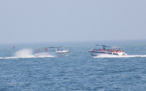 Quãng Ngãi: Tàu du lịch bốc cháy do hút thuốc khi kiểm tra bình xăng