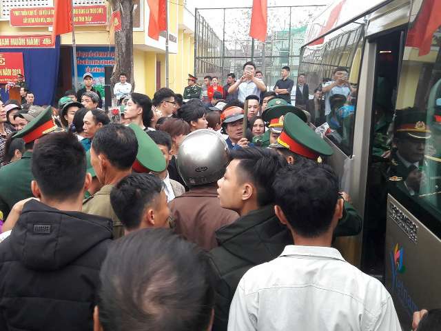 Nghệ An: Hơn 3000 thanh niên lên đường nhập ngũ