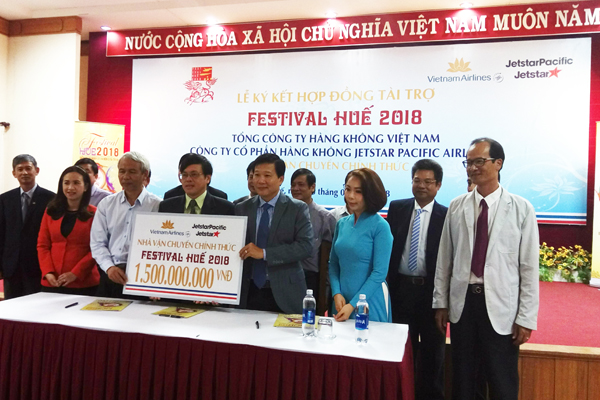 Vietnam Airline và Jetstar Pacific Airline tài trợ 1,5 tỷ đồng cho Festival Huế 2018 - Hình 1
