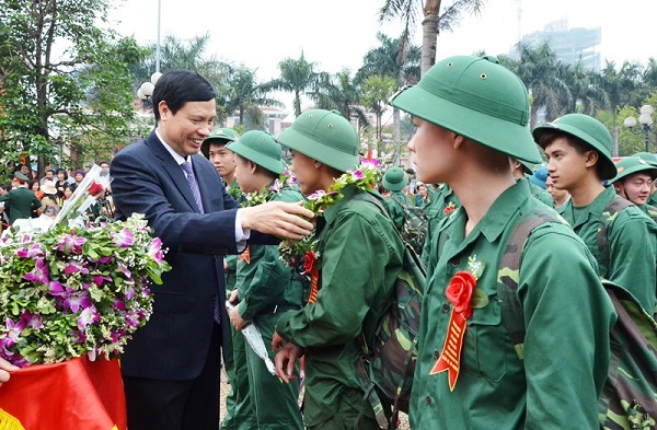 Quảng Ninh: Gần 2.000 thanh niên lên đường nhập ngũ - Hình 1