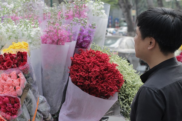 Hà Nội: Ngập tràn sắc hoa Ngày quốc tế phụ nữ 8/3 - Hình 4