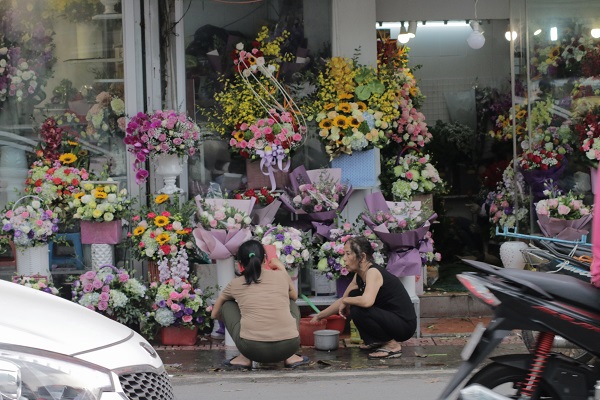 Hà Nội: Ngập tràn sắc hoa Ngày quốc tế phụ nữ 8/3 - Hình 9