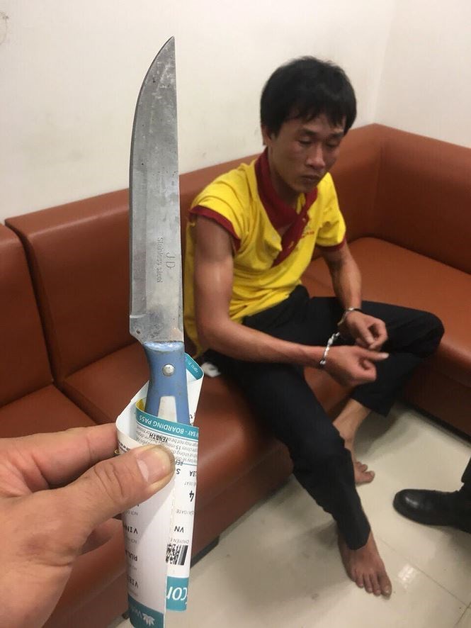 Nghệ An: Tài xế taxi cầm dao đe dọa nhân viên an ninh sân bay Vinh - Hình 2