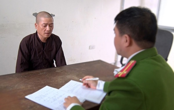 Quảng Bình: Bắt kẻ trộm điện thoại ăn mặc giống sư thầy