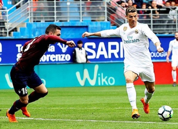 Real giành trọn 3 điểm trước Eibar - Hình 1