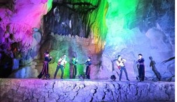 Hấp dẫn chương trình biểu diễn nghệ thuật trong hang động
