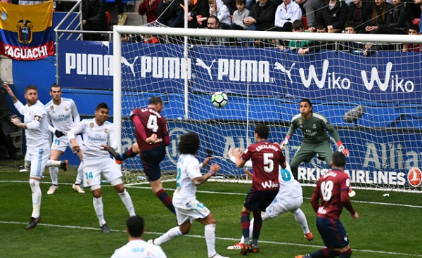 Ronaldo lập cú đúp, Real tạm thu hẹp cách biệt với Barca