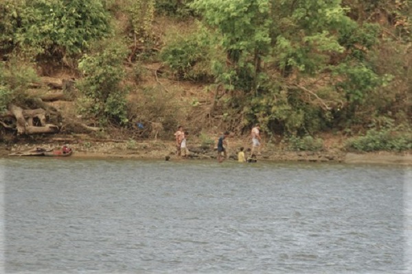 Gia Lai: Đã tìm thấy 2 thi thể học sinh mất tích trên sông Ba - Hình 1