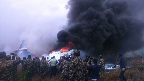 Cận cảnh vụ tai nạn máy bay làm ít nhất 50 người tử vong tại Thủ đô Kathmandu, Nepal - Hình 4