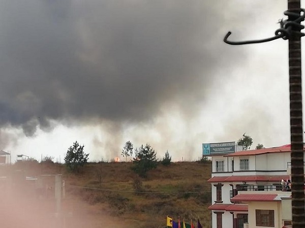 Cận cảnh vụ tai nạn máy bay làm ít nhất 50 người tử vong tại Thủ đô Kathmandu, Nepal - Hình 2