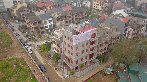Phá dỡ phần vi phạm tại căn biệt thự của gia đình ông Nguyễn Thanh Hóa