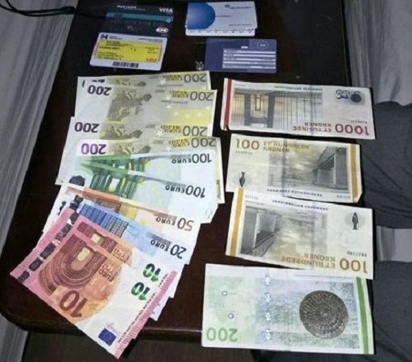 Nhân viên đường sắt trả lại hơn 1.000 euro do khách bỏ quên trên tàu