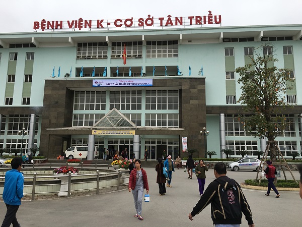 Đánh người nhà bệnh nhân, 2 bảo vệ bệnh viện K bị đình chỉ công việc