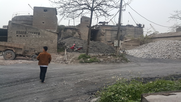 Hà Nam: Dân "khóc ròng" vì bao năm sống cạnh lò vôi!