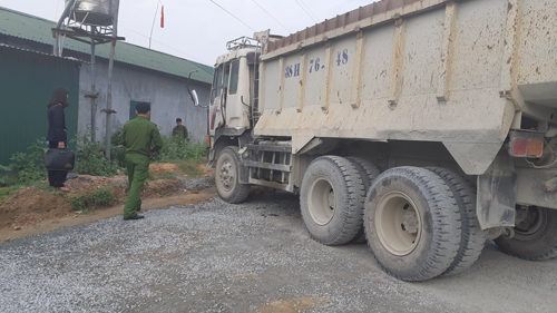 Hà Tĩnh: Xe tải hỏng phanh trôi tuột xuống dốc, tông thương vong 3 người