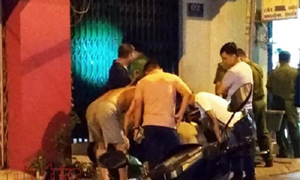 TP.HCM: Khiếp sợ nam thanh niên bị bắn 4 phát đạn trước cửa nhà