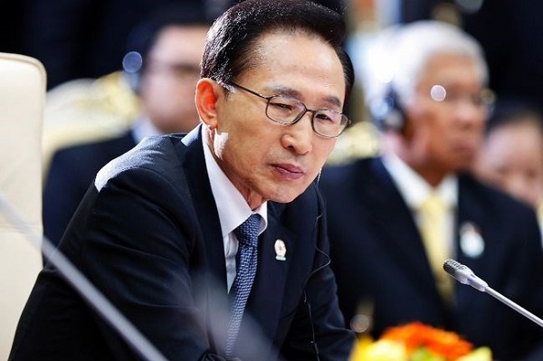 Cựu Tổng thống Hàn Quốc Lee Myung-bak đã nhận 100.000 USD từ cơ quan tình báo - Hình 2