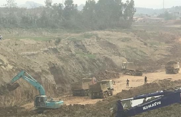 Huyện Hà Trung (Thanh Hóa): Nạo vét hồ Cửa Khâu hay khai thác đất trá hình?