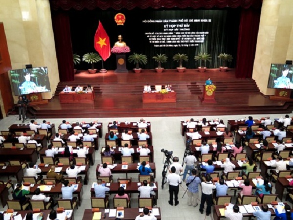 TP. HCM: “Nóng” chuyện thu phí đỗ xe tại cuộc họp HĐND bất thường