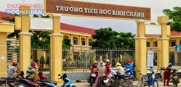 Vụ cô giáo quỳ gối xin lỗi phụ huynh: Hiệu trưởng Huỳnh Công Sơn xin từ chức