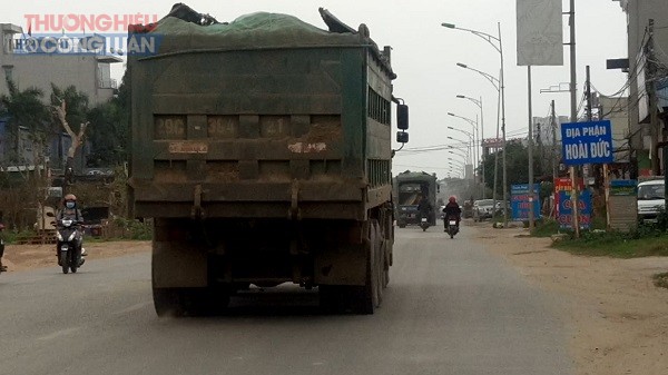 Quốc lộ 32: Xe tải tung hoành, cơ quan chức năng đang ở đâu?