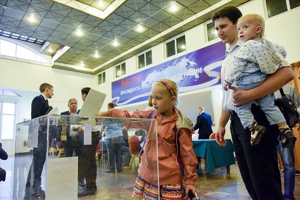 Đại sứ Nga tại Việt Nam: Công dân Nga đi bỏ phiếu sớm đông gấp 10 lần dự kiến - Hình 1