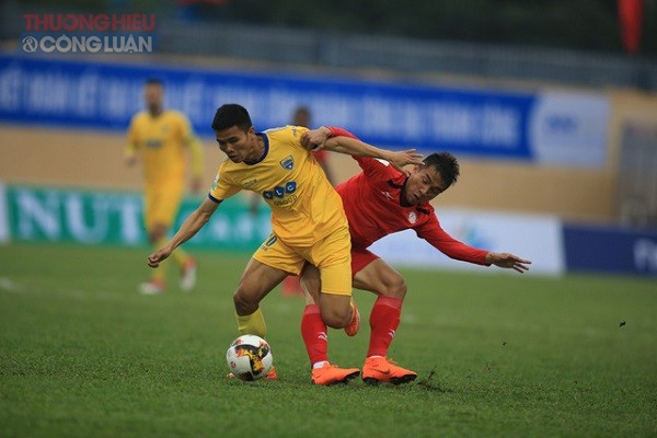 Đình Tùng lập công, FLC Thanh Hóa đánh bại CLB TP. Hồ Chí Minh