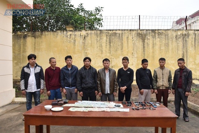 Phá xới bạc xóc đĩa “khủng” bắt giữ 10 đối tượng