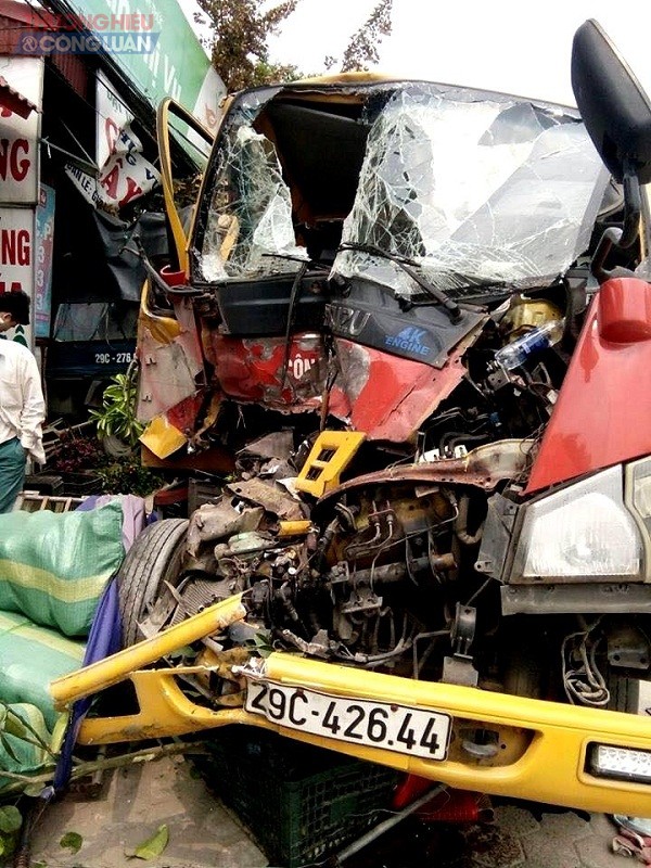 Hà Trung (Thanh Hóa): Va chạm giao thông nghiêm trọng, khiến 3 người bị thương nặng