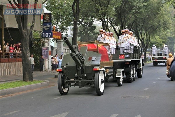 Đưa tiễn cố Thủ tướng Phan Văn Khải về với quê hương đất mẹ