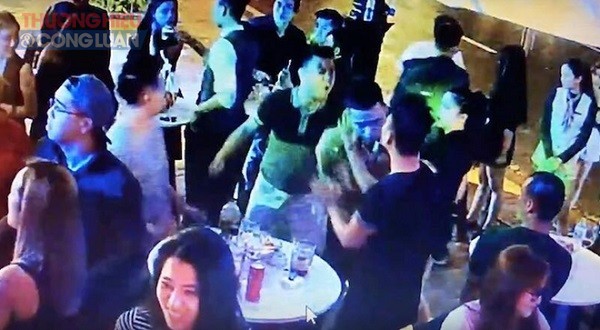 Khởi tố đối tượng hành hung phóng viên báo Giao thông