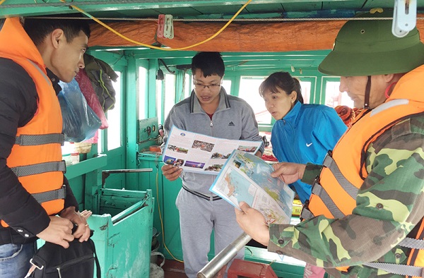 Quảng Ninh: Phát hiện hai tàu khai thác thủy sản trái phép - Hình 1